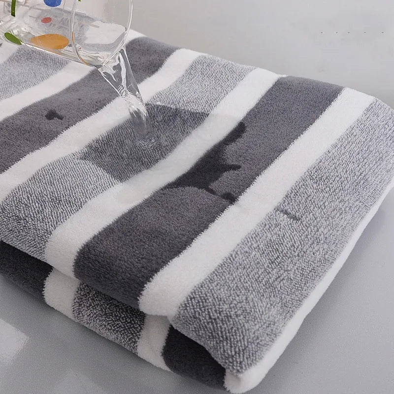 thick bath towel strong water absorption and quick drying non shedding durable Ultra Soft - very suitable for families beaches
